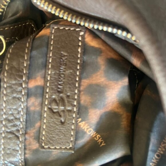 B Makowsky Brown Leather Crossbody Bag With Silver Hardware & Logo Charm - Picture 9 of 9